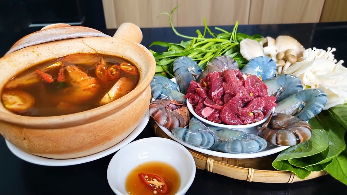 Lẩu tom yum siêu đơn giản bằng gói gia vị