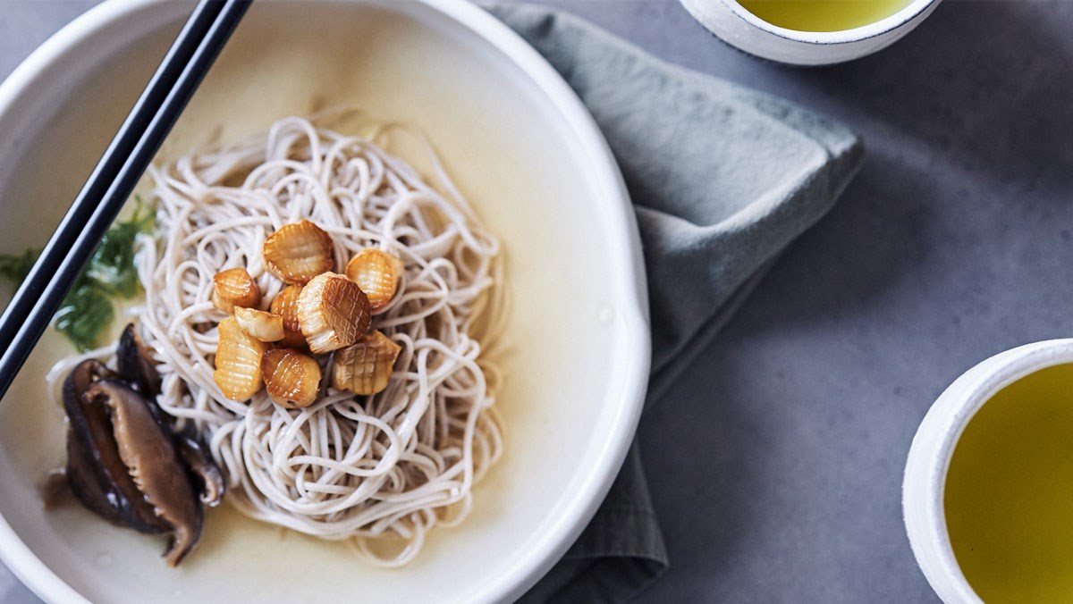 Mì soba nấm đùi gà