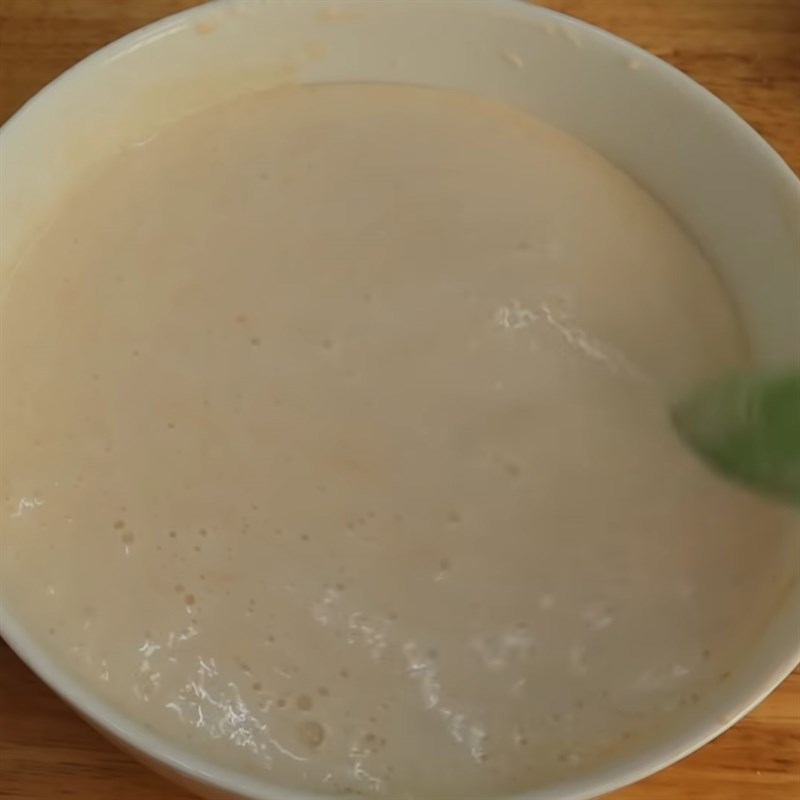 Bước 4 Trộn tôm vào bột Bánh phồng tôm