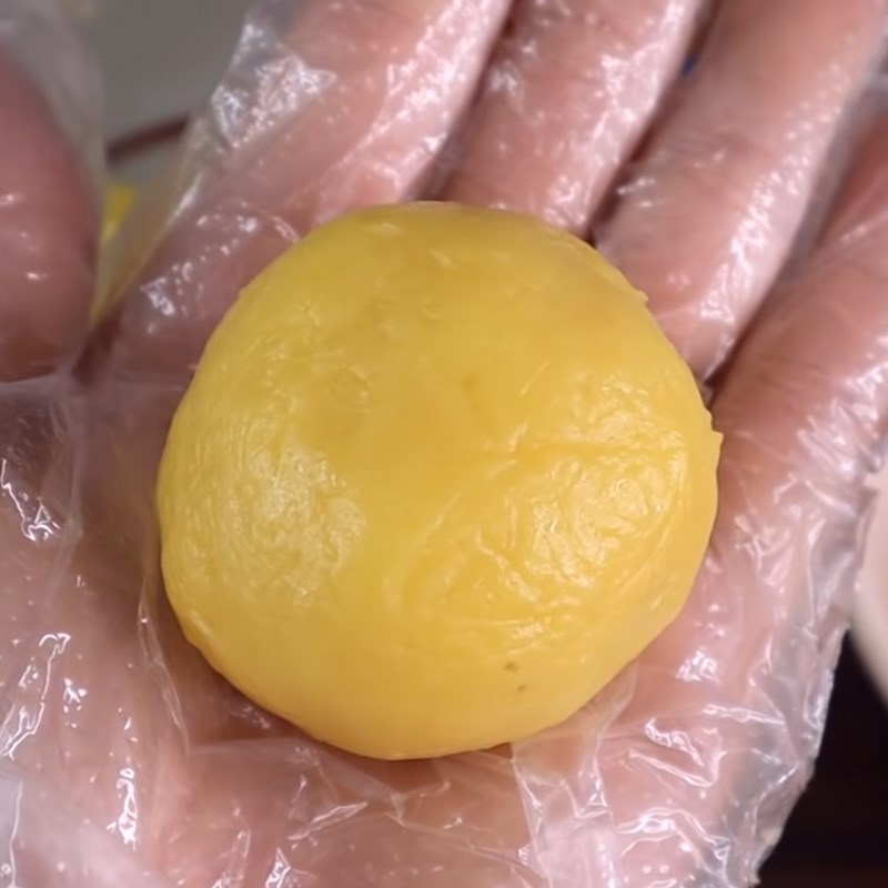 Bước 6 Bọc bánh Bánh trung thu đậu xanh trứng muối sầu riêng bằng nồi cơm điện