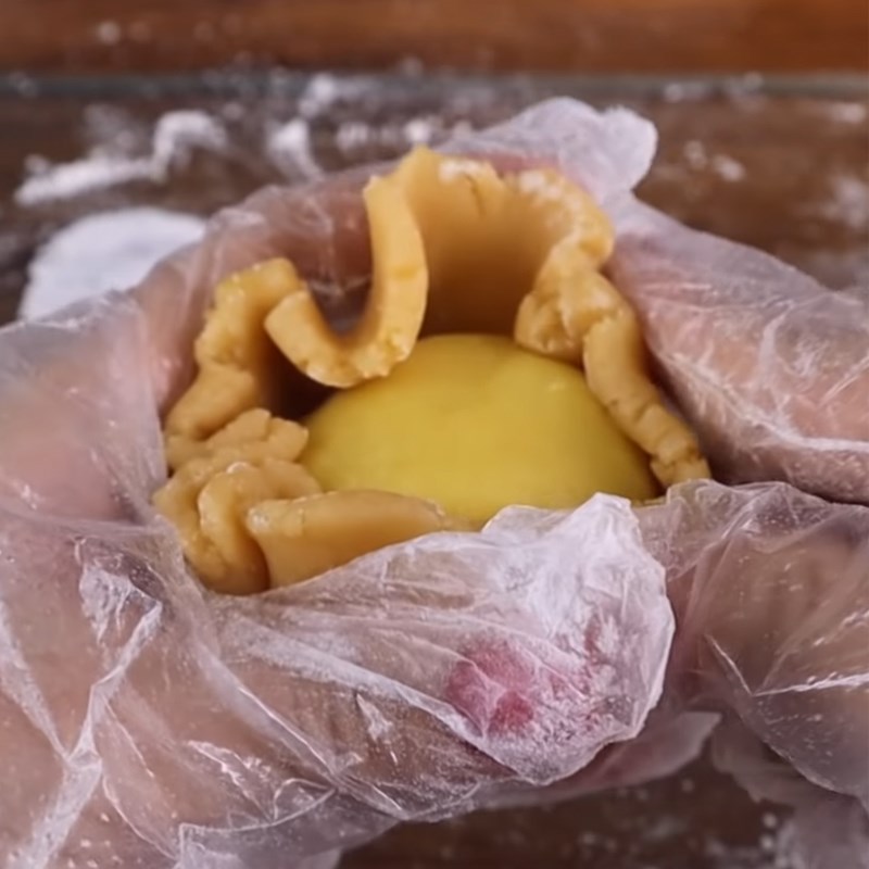 Bước 6 Bọc bánh Bánh trung thu đậu xanh trứng muối sầu riêng bằng nồi cơm điện