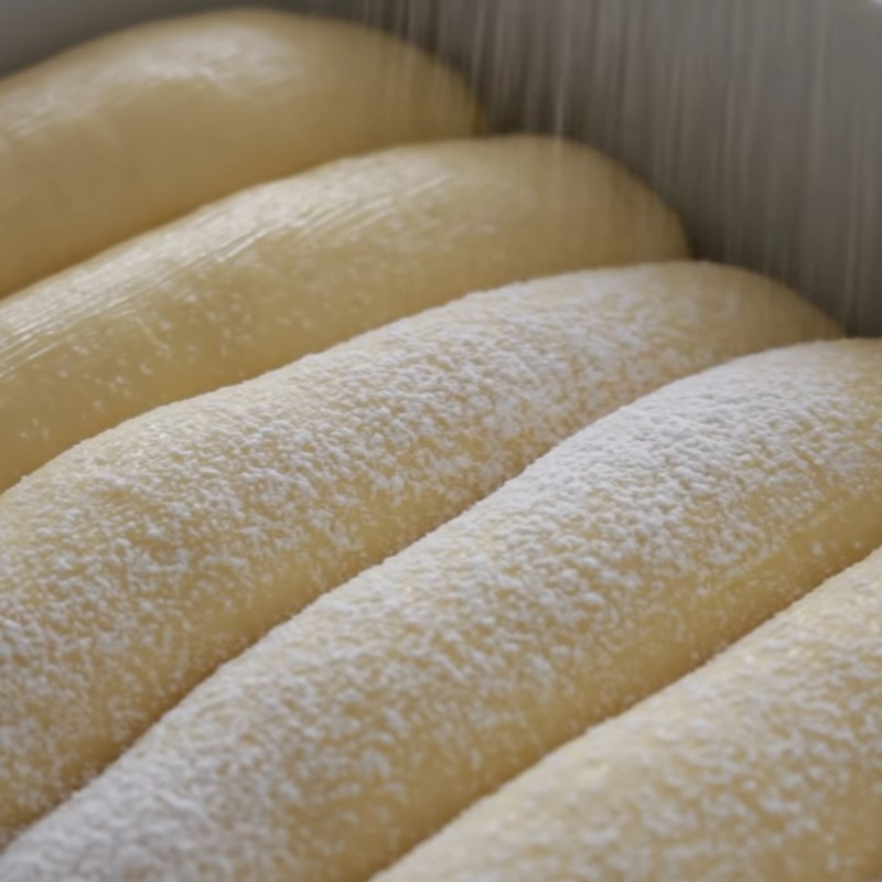 Bước 3 Cắt chia và tạo hình bánh Bánh mì winsor