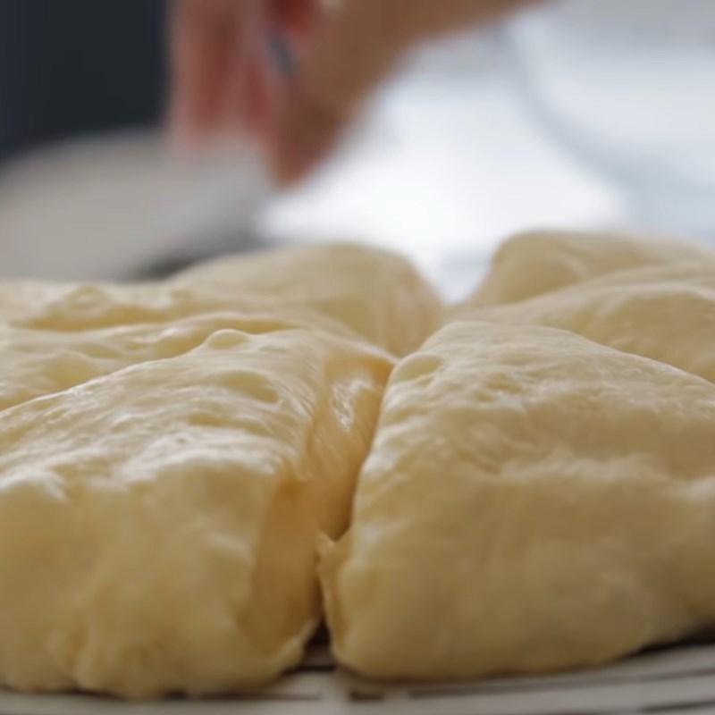 Bước 3 Cắt chia và tạo hình bánh Bánh mì winsor