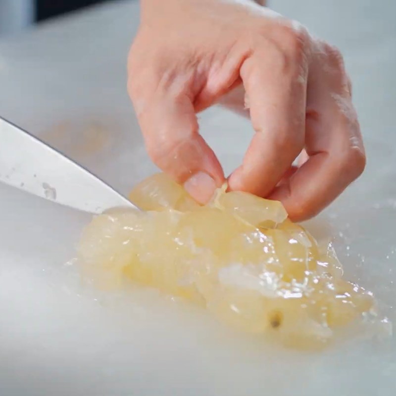 Bước 2 Cắt thịt tôm Sashimi tôm hùm
