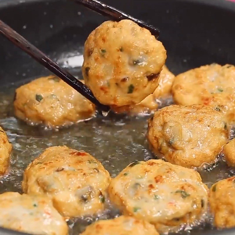 Bước 5 Chiên chả ngao Chả ngao (nghêu) chiên giòn