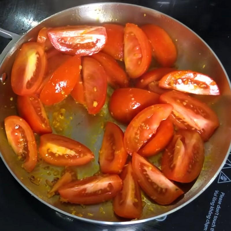 Bước 4 Chiên đậu hũ và xào cà chua Bún riêu tôm khô