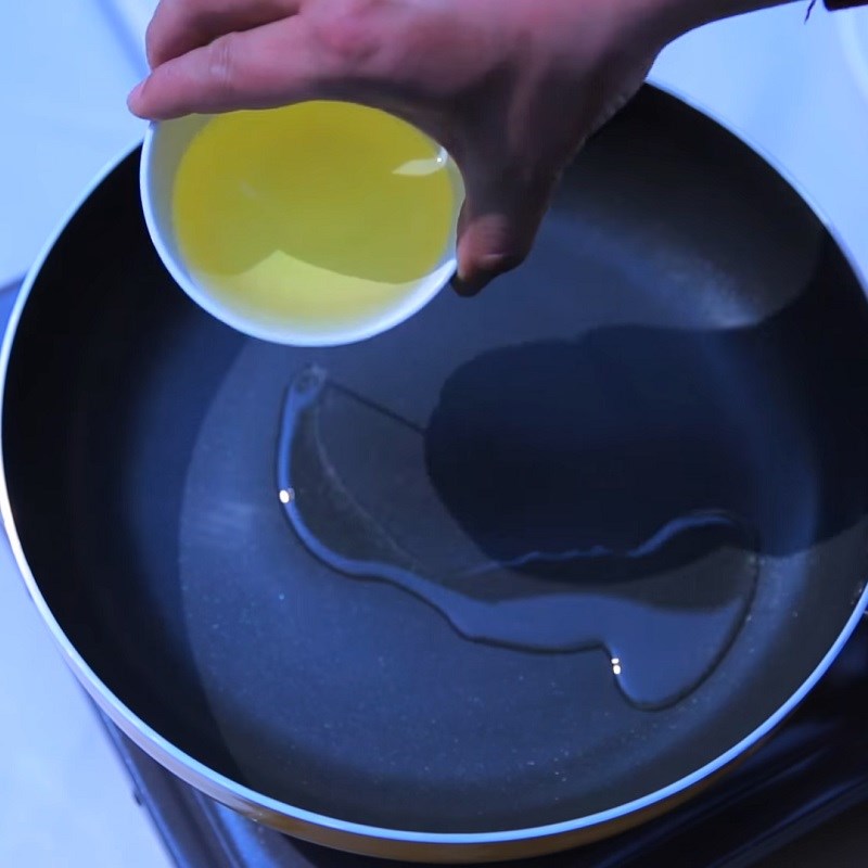 Bước 4 Chiên trứng hoa hồng Trứng chiên hoa hồng