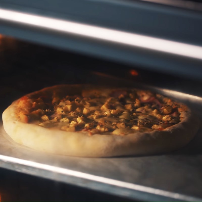 Bước 6 Cho nhân lên và nướng bánh Pizza Hawai