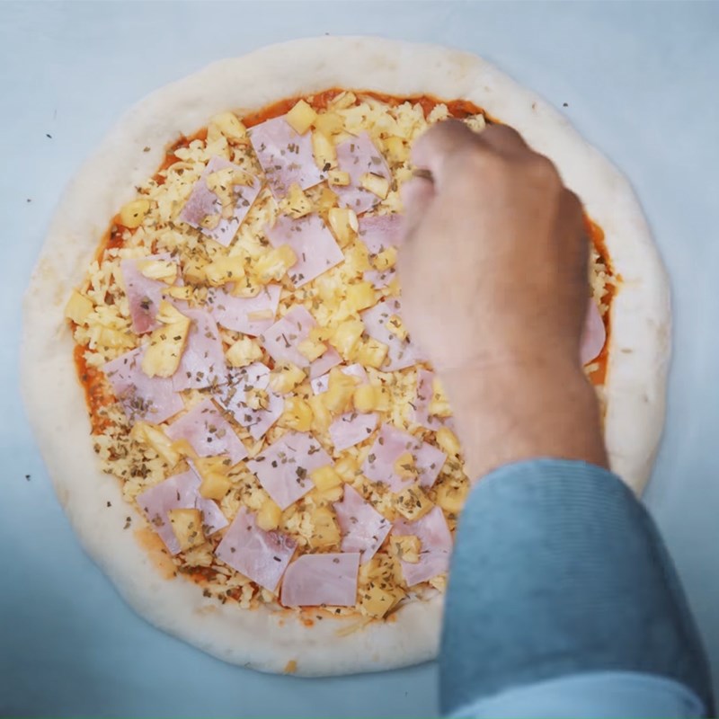Bước 6 Cho nhân lên và nướng bánh Pizza Hawai