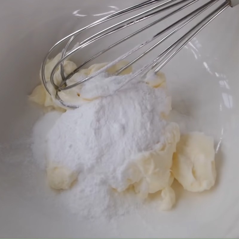 Bước 4 Đánh bông bơ đường Bánh quy cuộn mứt dứa