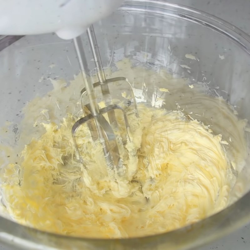 Bước 1 Đánh bông bơ với đường Bánh quy bắp - Cookie ngô