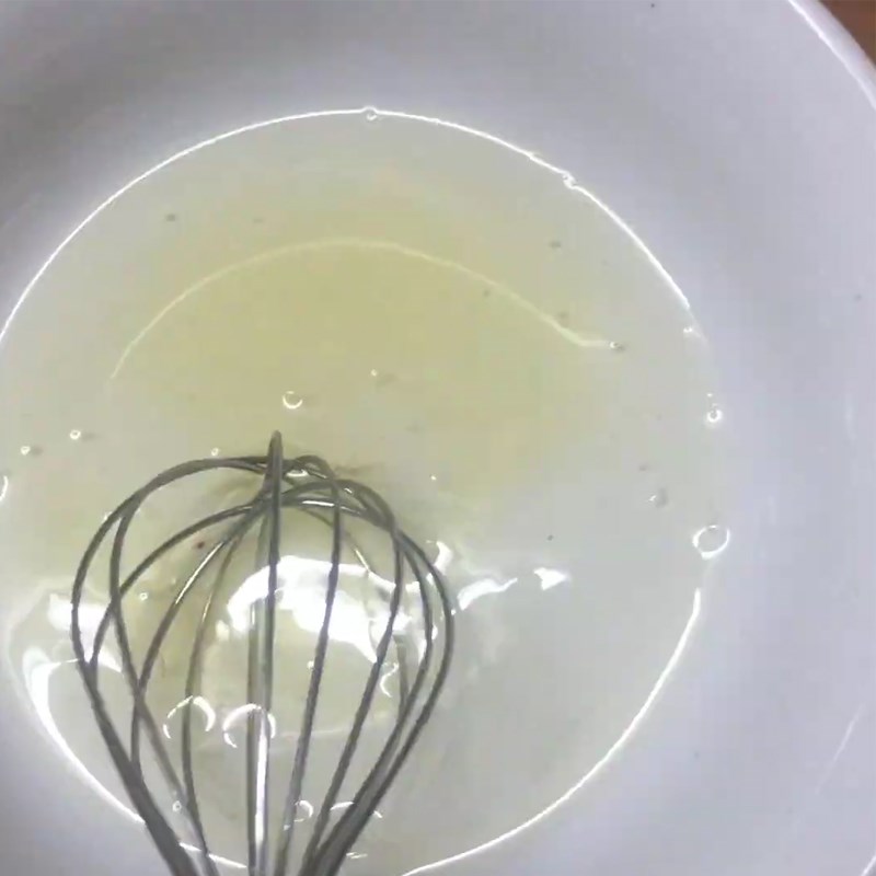 Bước 3 Đánh bông lòng trắng trứng Bánh bông lan sữa chua bằng nồi chiên không dầu bông mềm