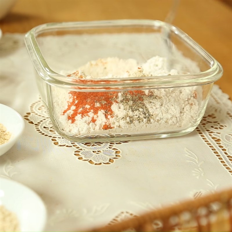 Bước 2 Ướp gà Gà chiên sữa tươi