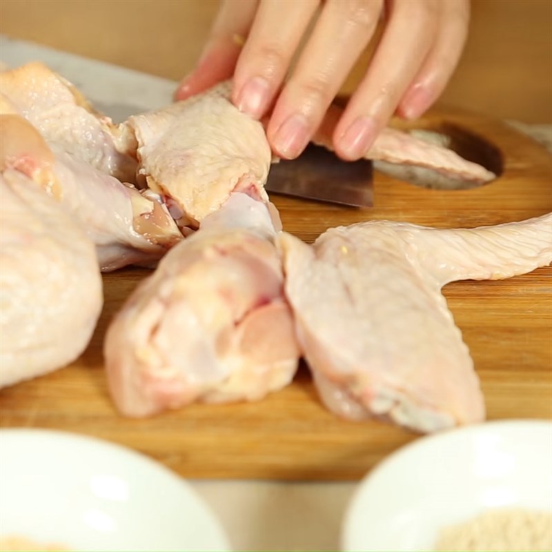Bước 1 Sơ chế gà Gà chiên sữa tươi