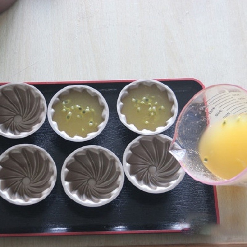 Bước 2 Làm hỗn hợp thạch Thạch táo chanh dây