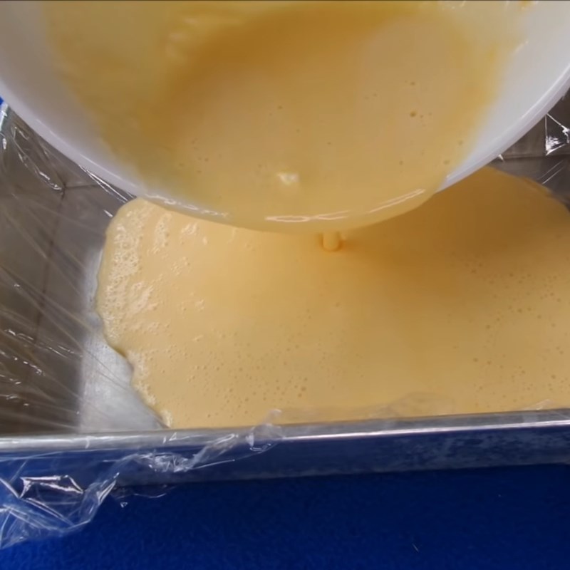 Bước 3 Làm hỗn hợp trứng muối phô mai Bánh trung thu phô mai