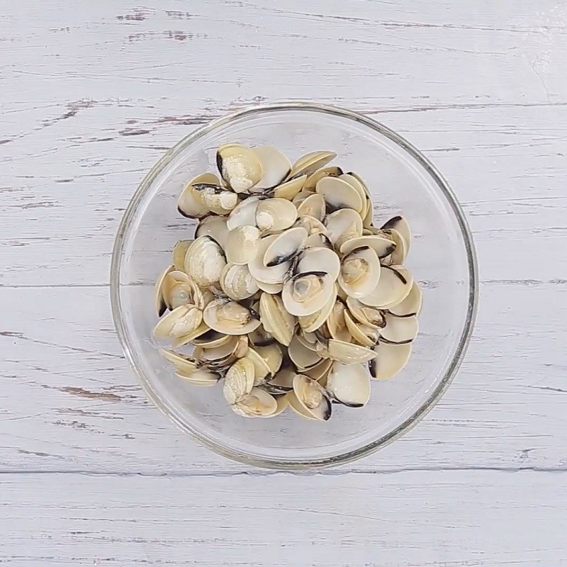 Bước 2 Luộc ngao (nghêu) Chả ngao (nghêu) chiên giòn