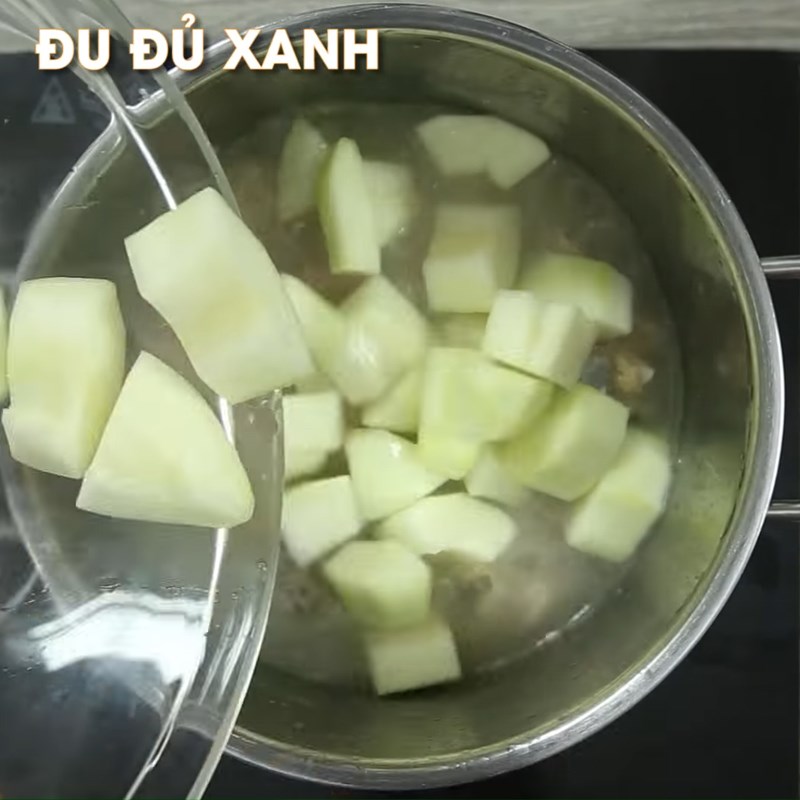 Bước 3 Nấu canh Chân giò hầm đu đủ