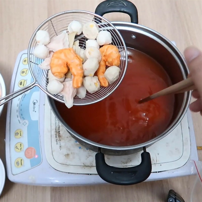 Bước 1 Nấu lẩu Cách nấu lẩu tokbokki siêu nhanh