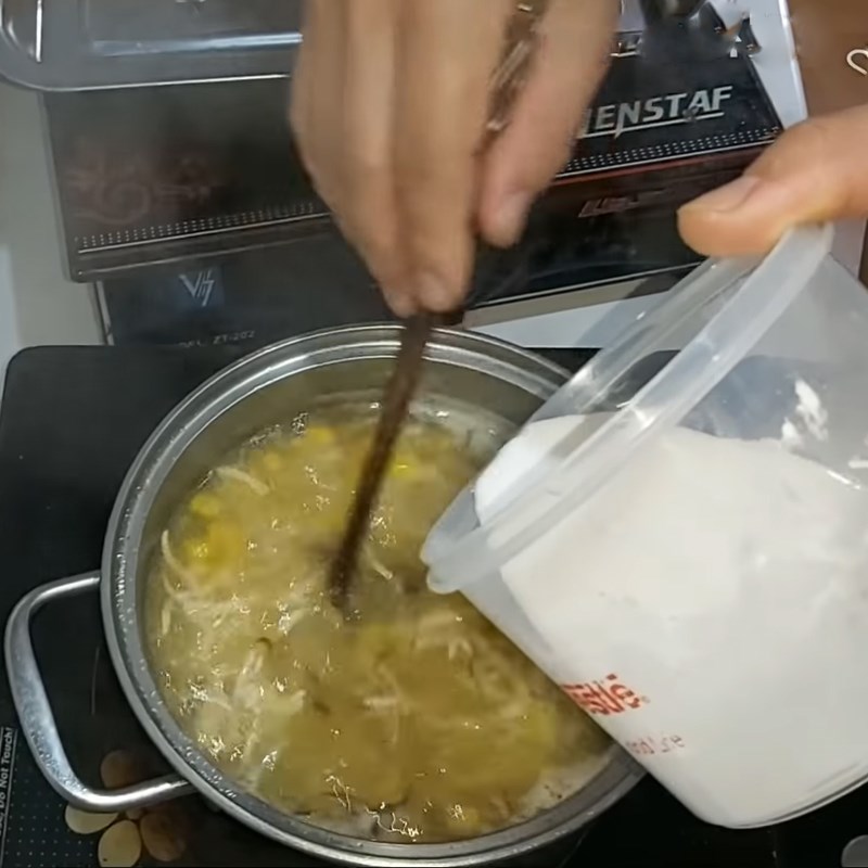 Bước 2 Nấu súp Súp gà ngô non