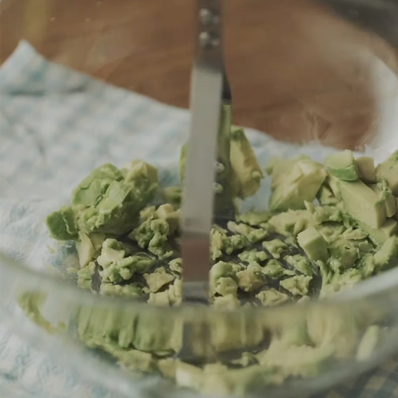 Bước 1 Nghiền nhuyễn bơ Bánh cupcake bơ socola