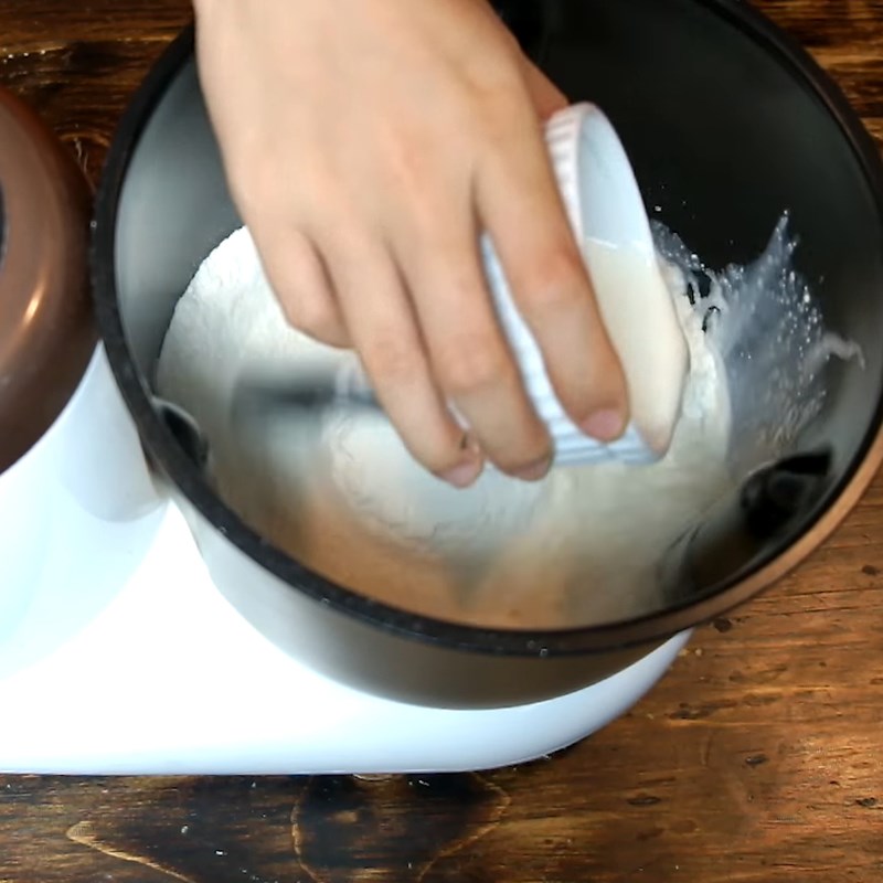 Bước 1 Nhào bột bánh Bánh bao nấm nhân đậu xanh