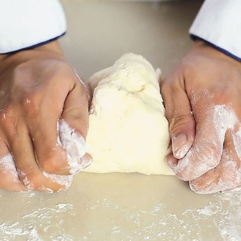 Bước 3 Nhào bột bánh Bánh bao nhân pizza