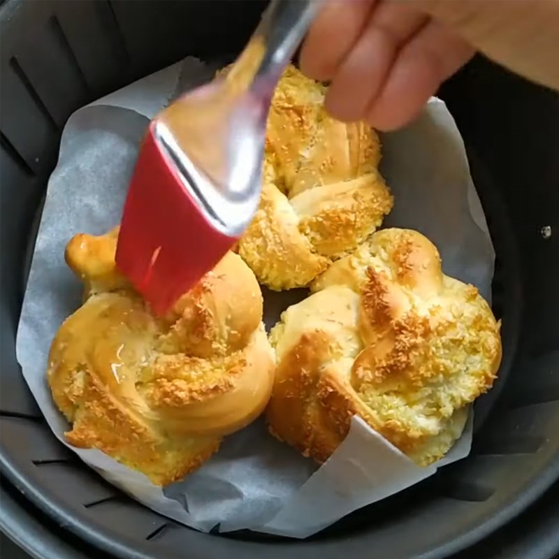 Bước 6 Nướng bánh Bánh mì dừa bằng nồi chiên không dầu