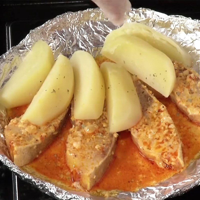 Bước 4 Nướng cá bớp Cá bớp nướng sốt mayo khoai tây