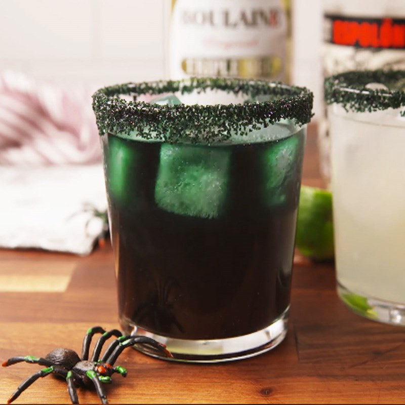 Bước 1 Pha cocktail Cocktail nhện đen