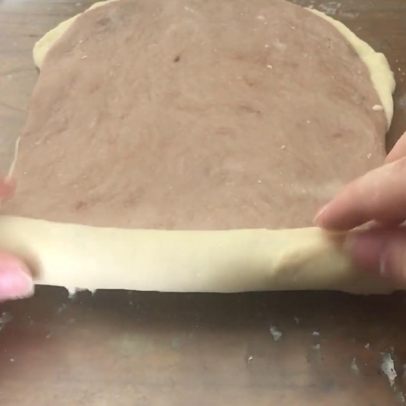 Bước 2 Pha màu và cuộn bột bánh Bánh tai heo bằng nồi chiên không dầu