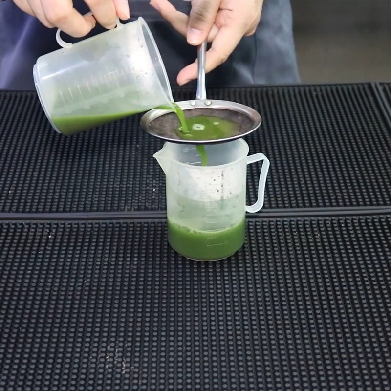 Bước 1 Pha sữa và bột matcha Matcha mè đen kem sữa