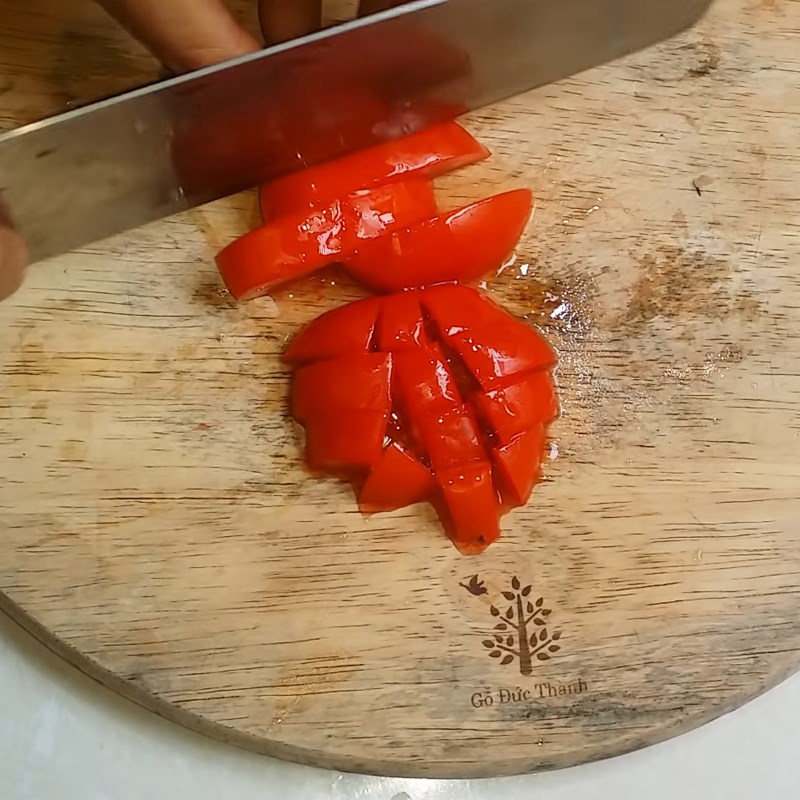 Bước 2 Sơ chế các nguyên liệu khác Đậu bắp xào cà chua