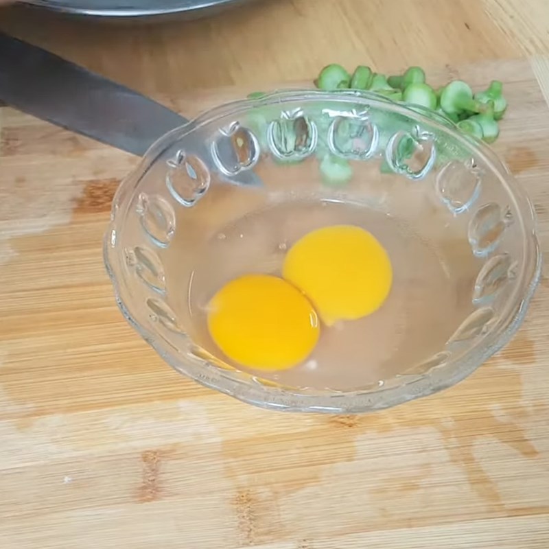 Bước 2 Sơ chế các nguyên liệu khác Đậu bắp xào trứng