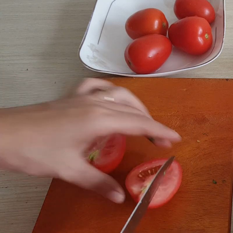 Bước 2 Sơ chế các nguyên liệu khác Canh cà chua thịt bò