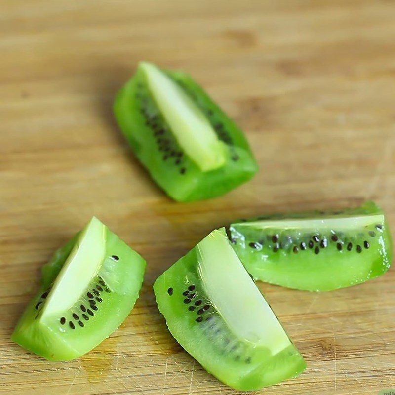 Bước 1 Sơ chế nguyên liệu Sinh tố bơ chuối kiwi