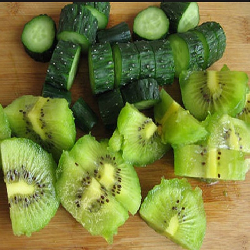 Bước 1 Sơ chế nguyên liệu Sinh tố dưa leo kiwi