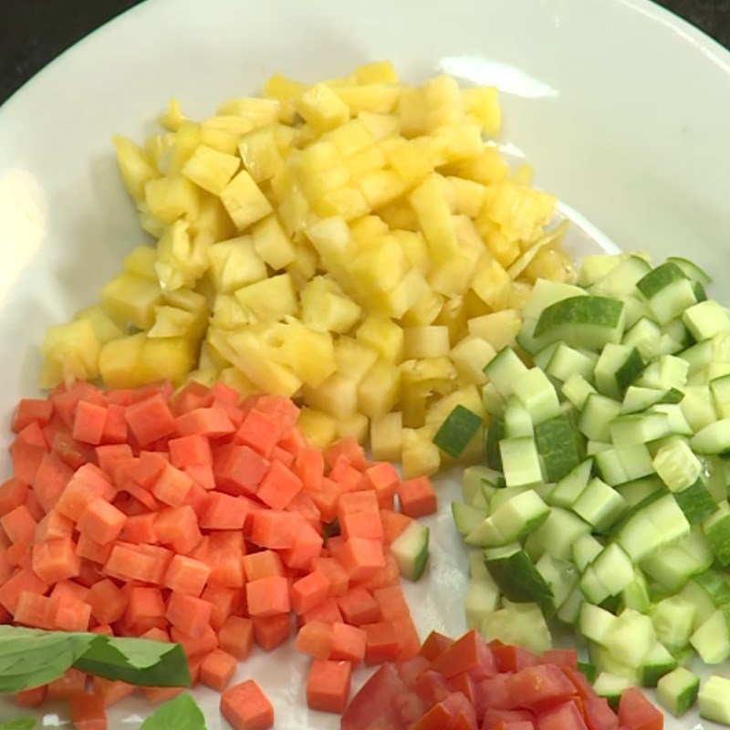 Bước 1 Sơ chế nguyên liệu Gỏi trái thơm - salad dứa
