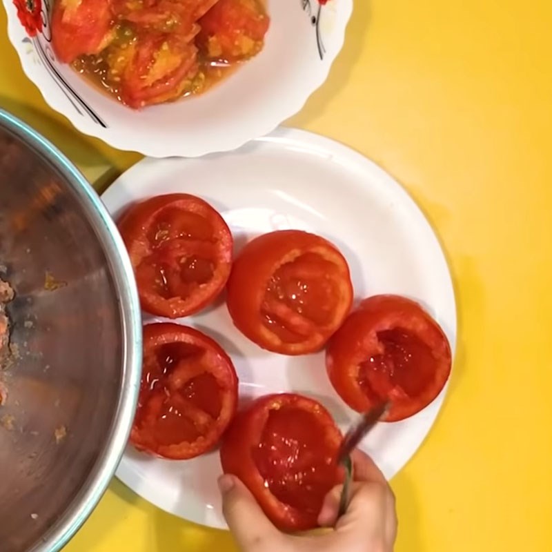 Bước 1 Sơ chế nguyên liệu Cà chua nhồi thịt