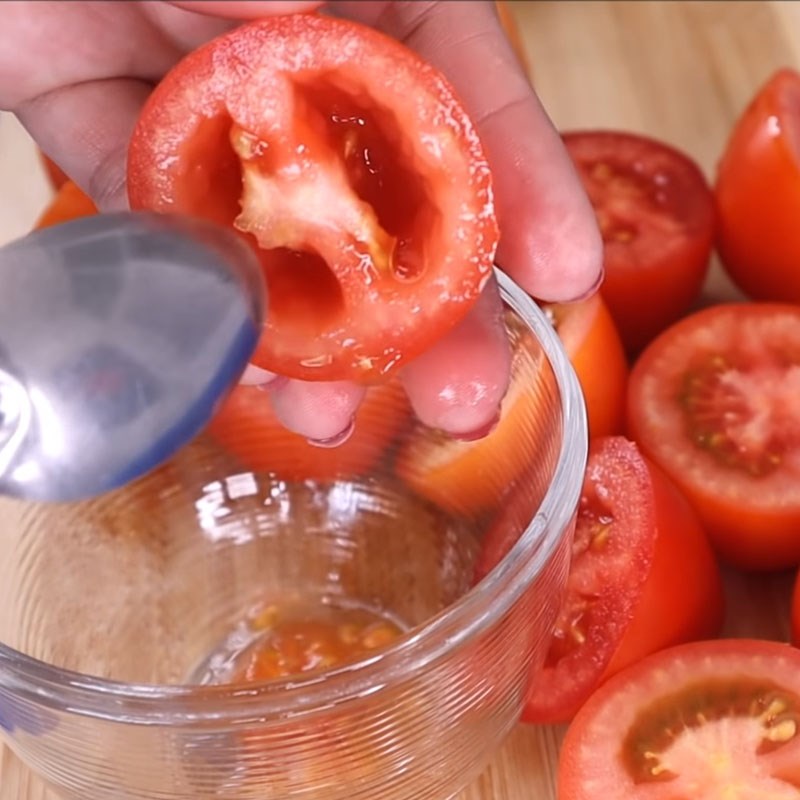 Bước 1 Sơ chế nguyên liệu Cà chua nhồi chả cá