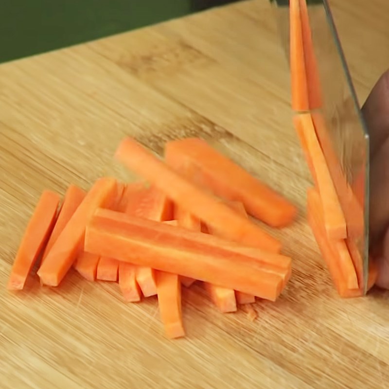 Bước 1 Sơ chế nguyên liệu Gỏi dưa leo cà rốt chua ngọt