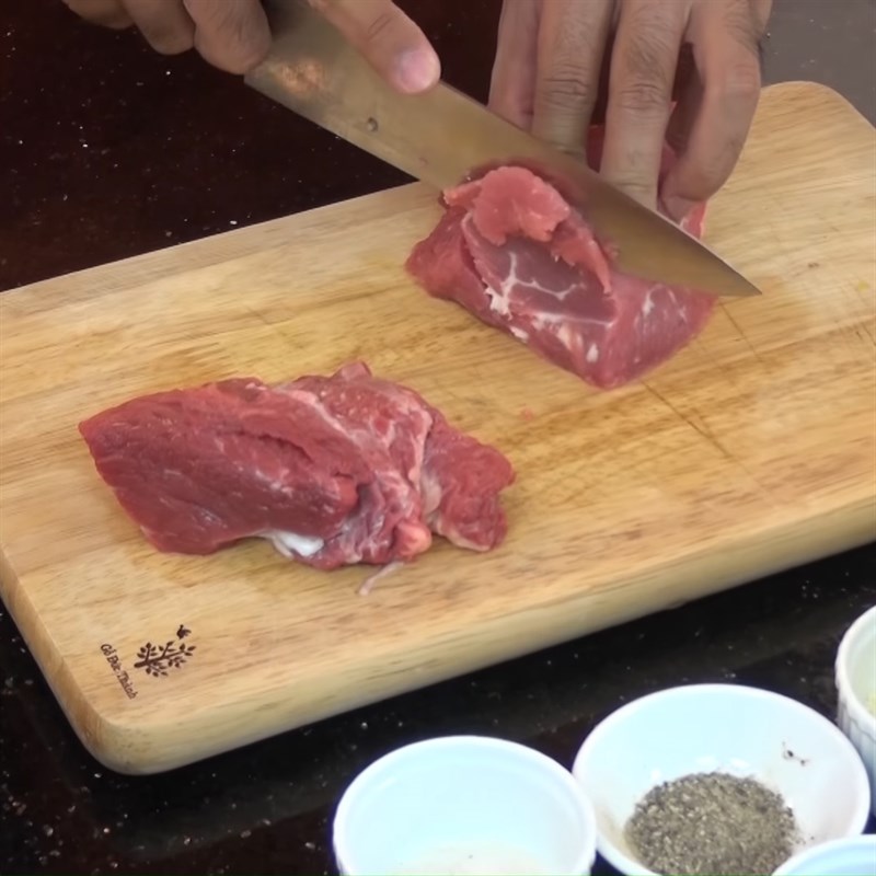 Bước 1 Sơ chế thịt bò Thịt bò xào cà chua