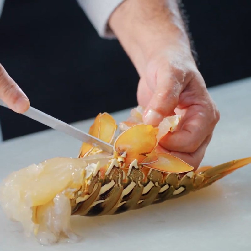 Bước 1 Sơ chế tôm hùm Sashimi tôm hùm