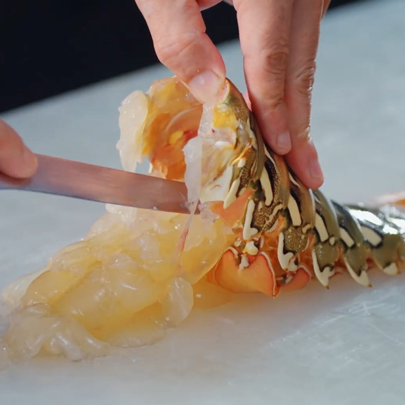 Bước 1 Sơ chế tôm hùm Sashimi tôm hùm