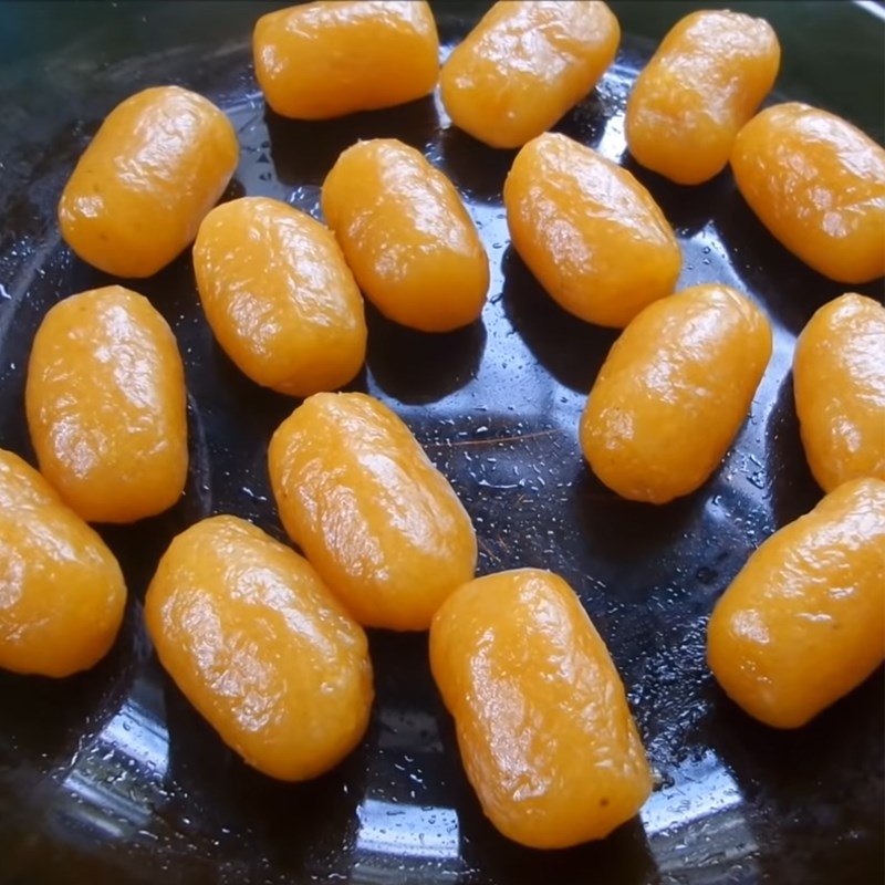 Bước 6 Tạo hình bánh Bánh quy cuộn mứt dứa