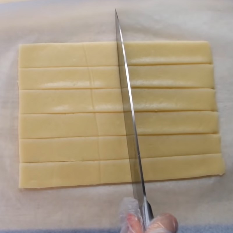 Bước 6 Tạo hình bánh Bánh quy cuộn mứt dứa