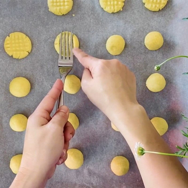 Bước 3 Tạo hình bánh Bánh quy chanh keto