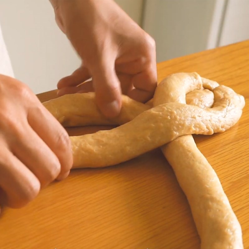 Bước 4 Tạo hình bánh Bánh mì Brioche - bánh mì hoa cúc bằng bột nguyên cám