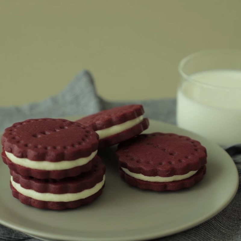 Bước 7 Thành phẩm Bánh cookie Red Velvet oreo
