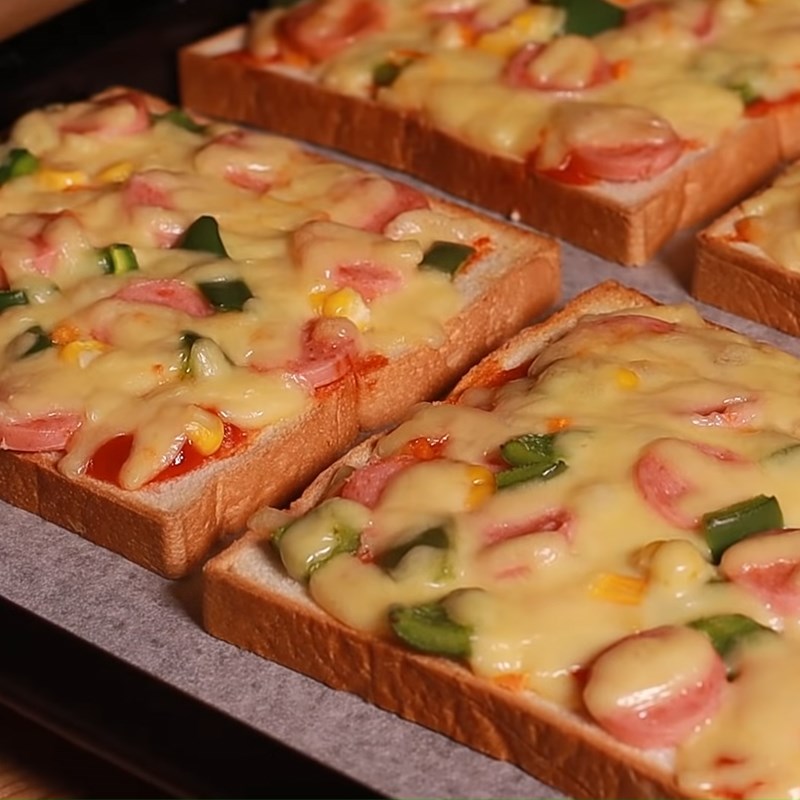 Bước 4 Thành phẩm Bánh pizza sandwich xúc xích